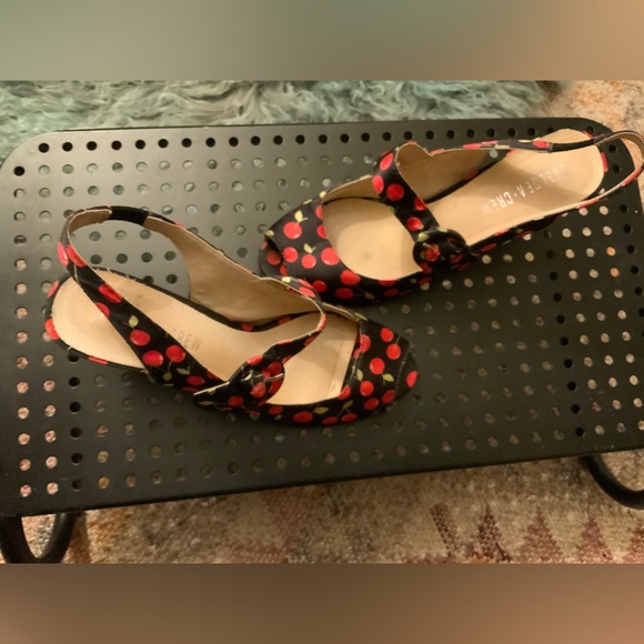 ✨CHELSEA CREW ✨vintage reproduction cherry print heels 🍒 - Picture 5 of 7